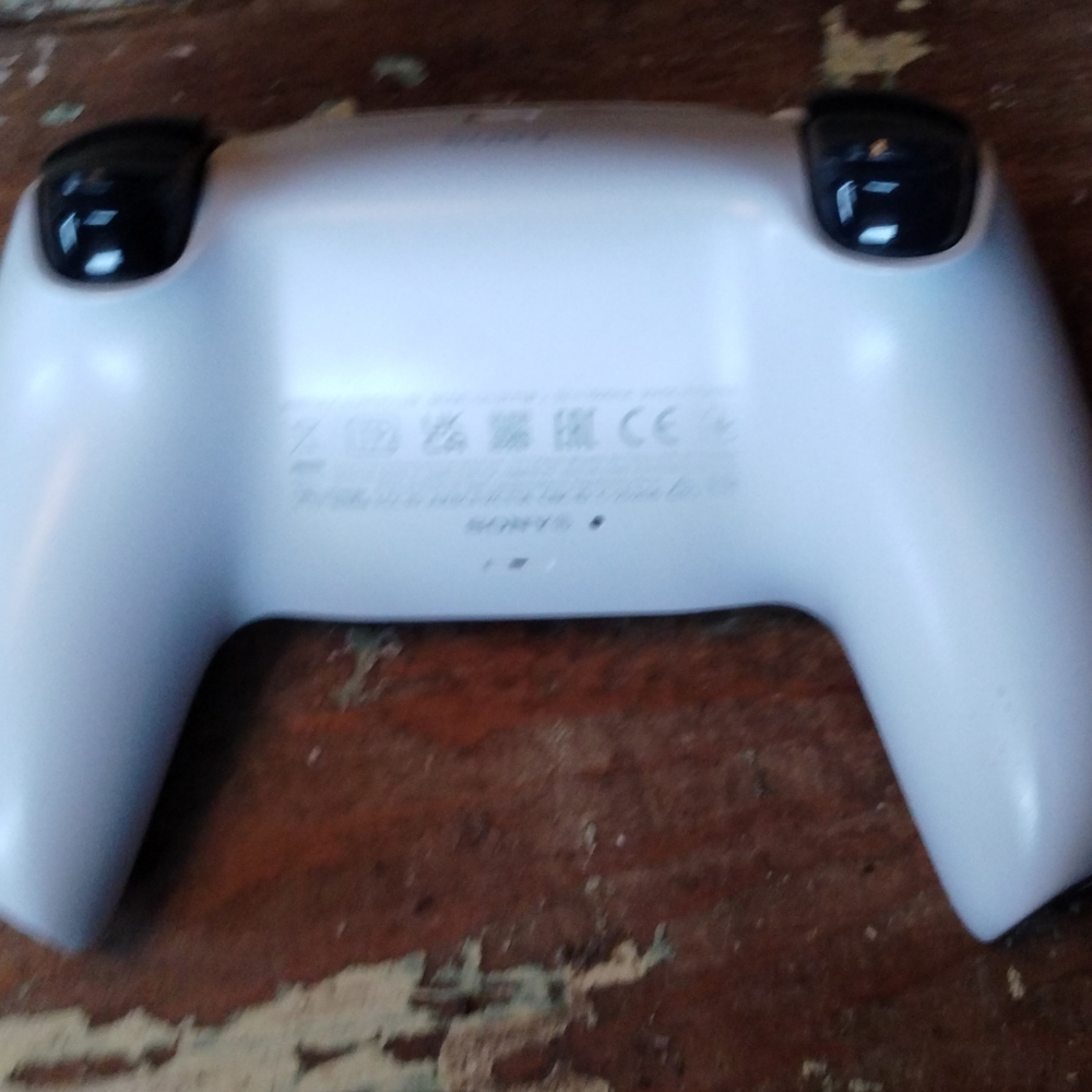 PlayStation 5 White PS5 controller (read description) - Picture 6 of 9